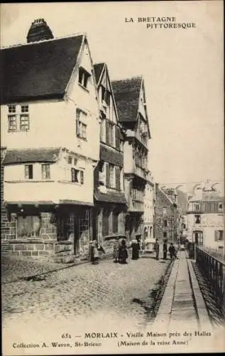 Ak Morlaix Finistère, Altstadtansicht, traditionelle Architektur, Kopfsteinpflasterstraße, laue A