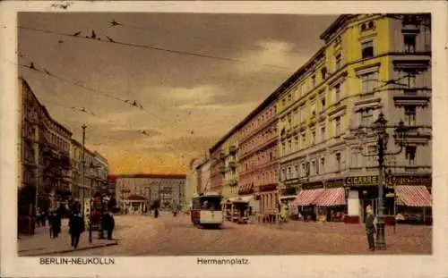 Ak Berlin Neukölln, Hermannplatz, Passanten, Straßenbahn