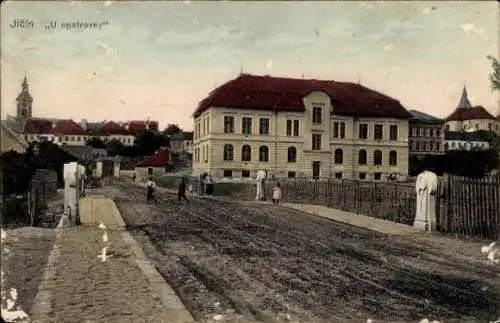 Ak Jičín Gitschin Jitschin Region Königgrätz, Straße, Passanten