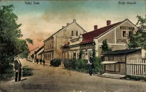 Ak Velky Vosek Velký Osek Groß Wossek Wosek Mittelböhmen, Farbige Stadtansicht, Gebäude, Straße, 