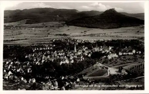 Ak Hechingen im Zollernalbkreis,  Burg Hohenzollern, Luftaufnahme, Schwarz-Weiß