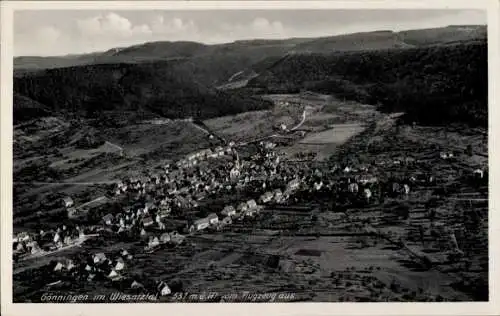 Ak Gönningen Reutlingen in Württemberg, Luftaufnahme von  Wiesaztal, 537 m.ü.M.