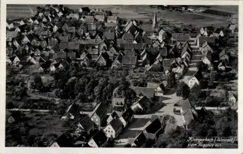 Ak Kleingartach Eppingen in Baden, Luftaufnahme von  viele Dächer, ländliche Umgebung