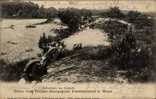 Ak Friedrichsfeld Voerde am Niederrhein, Truppenübungsplatz, Infanterie im Gefecht
