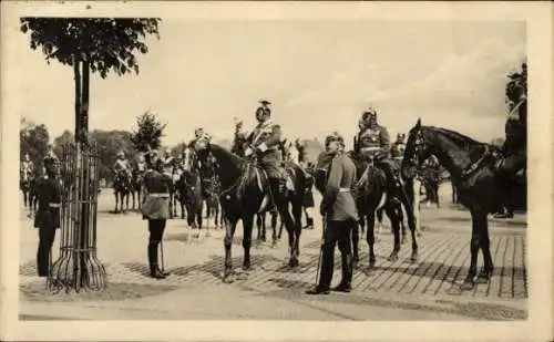 Ak Hannover, Kaiser Wilhelm II. nimmt die Meldungen beförderter Offiziere entgegen