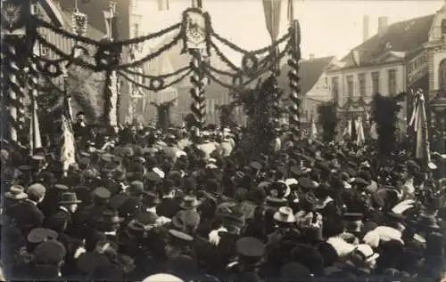 Foto Ak Schleswig an der Schlei, Fest, Festschmuck, 1914