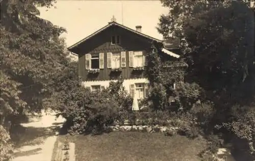 Foto Ak Tutzing am Starnberger See Oberbayern, Wohnhaus, Garten