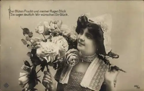 Ak Glückwunsch, Frau mit Blumenstrauß, Der Blüten Pracht und meiner Augenblick...