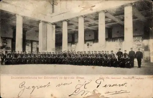 Ak Niederländische Soldaten in Uniformen, Gruppenfoto