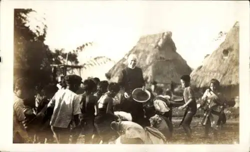 Foto Afrika, Geistlicher, Missionar, Kinder