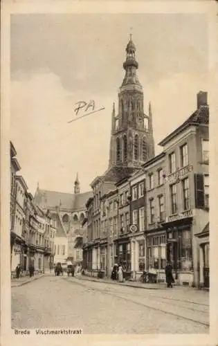 Ak Breda Nordbrabant Niederlande, Breda Vischmarktstraat, Personen, Kirchturm, Gebäude