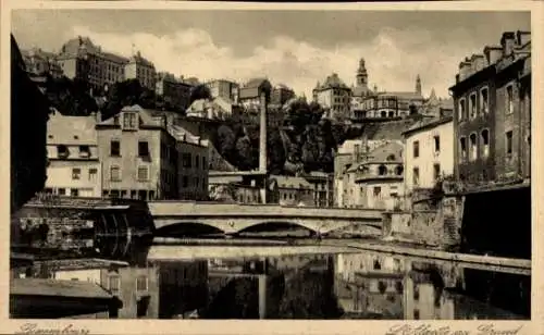Ak Luxemburg, Flusspartie, Brücke, Häuser, Schornstein, Alzette am Grund