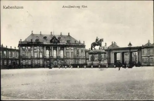 Ak København Kopenhagen Dänemark, Amalienborg Slot, Denkmal, Platz, historische Architektur, R...