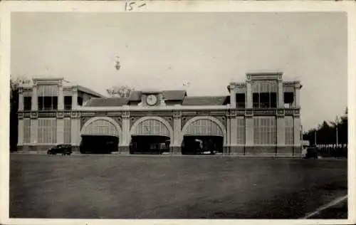 Ak Dakar Senegal, Bahnhofgebäude, Uhren, Autos, leerer Platz