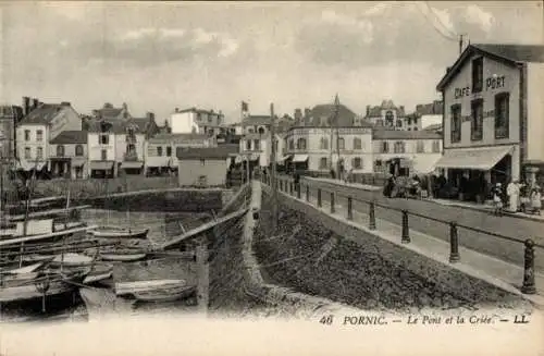 Ak Pornic Loire Atlantique, Le Pont et la Criée, Hafen, Cafés, Boote