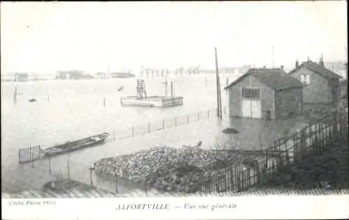 Ak Alfortville Val de Marne, Flutlandschaft, Überflutete Straßen und Gebäude, Boot auf dem Wasser