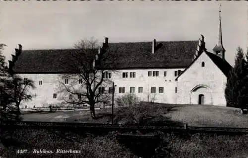 Ak Bubikon Kanton Zürich, Ritterhaus,  Architektur, Baum, Wiese, Schwarz-Weiß Fotografie