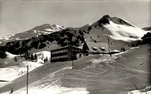 Ak Stoos Morschach Kanton Schwyz, Winterlandschaft, Naturfreundehaus, Berge, Skipisten, Skifahrer