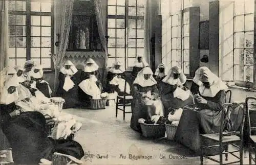 Ak Gand Gent Ostflandern, Frauen im Béguinage, traditionelle Kleidung, Arbeitsszene,  Aufnahme