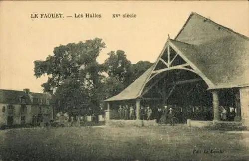 Ak Le Faouët Morbihan, Markthalle, 15. Jahrhundert, Bäume,  Architektur