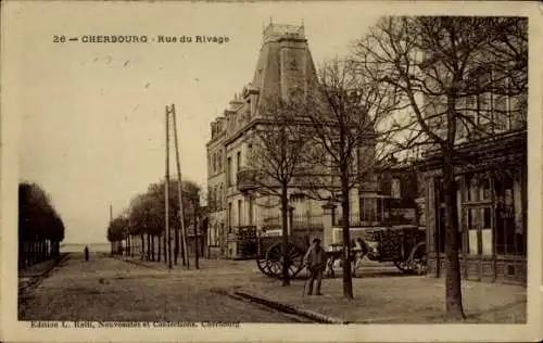 Ak Cherbourg en Cotentin Manche, Rue du Rivage, alte Architektur, Straßenansicht, Kutsche, Bäume