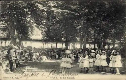 Ak Vichy Allier, Le Bal d'enfants, Kinderfest, Menschenmenge, Bäume