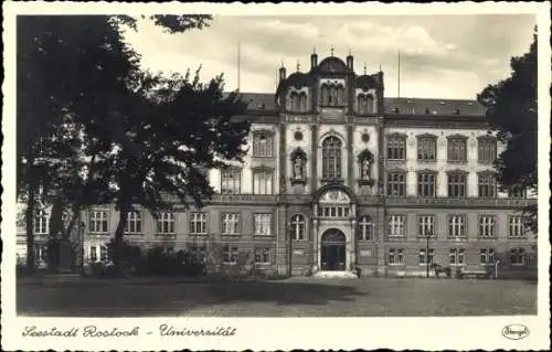 Ak Hansestadt Rostock, Universität   Architektur, Schwarz-Weiß-Fotografie, detailreiche Fassade
