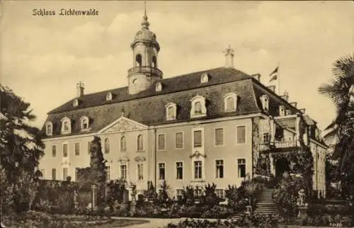 Ak Lichtenwalde Niederwiesa Sachsen, Schloss   Architektur, Pflanzen, türmlicher Aufbau