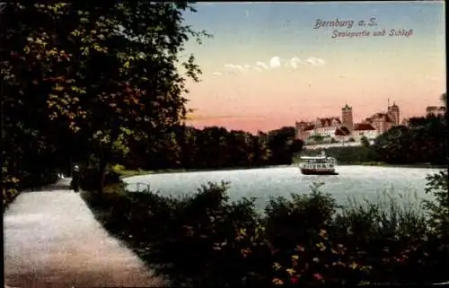 Ak Bernburg an der Saale, Schloss aus Wasseransicht, Saalepartie, Boot auf dem Wasser, Abendstimm