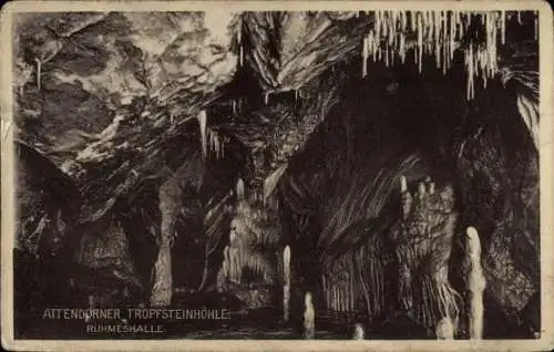 Ak Attendorn im Sauerland, Attendorner Tropfsteinhöhle, Ruhmeshalle, Stalaktiten und Stalagmiten