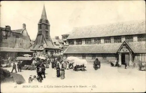 Ak Honfleur Calvados, Marktplatz, Eglise Sainte-Catherine,  Gebäude