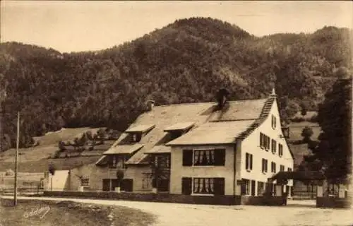 Ak Autrans Isère, Haus Clairfontaine, familienfreundlich, idyllische Landschaft,  , Isère