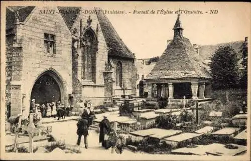 Ak Saint Jean du Doigt Finistère, Kirche, Portal, Oratorium, Menschen, Grabsteine