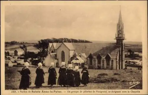 CPA Finistère, Chapelle Sainte Anne la Palud,  pèlerins de Plougestel, se dirigeant vers la Chapelle