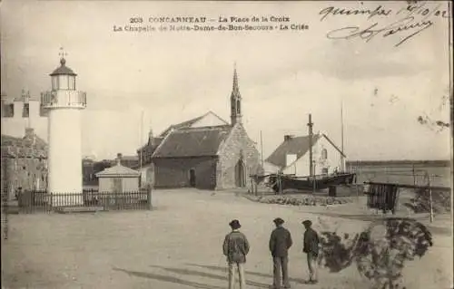 Ak Concarneau Finistère, Leuchtturm, Kirche, Hafen, Fischer, Männer, Küstenansicht,  Atmosphäre