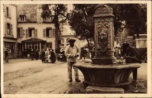 Ak Concarneau Finistère, Platz mit Markt, Brunnen,  Gebäude, Menschen, altmodische Kleidung