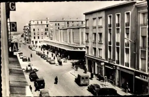 Ak Brest Finistère, Stadtansicht, La Rue de Lyon, Gebäude, Autos, Menschen