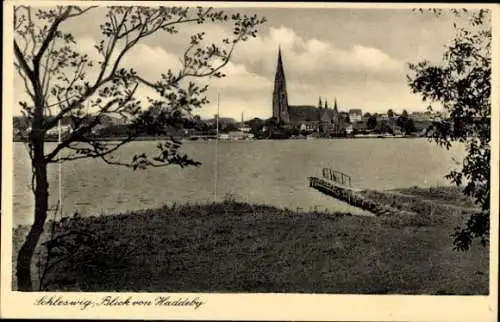 Ak Schleswig an der Schlei, Uferpartie mit Blick zur Stadt mit Kirche