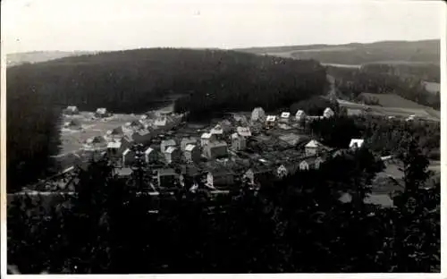 Ak Heddersdorf Kirchheim in Hessen, Landschaft mit einer Siedlung, umgeben von Wäldern