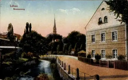 Ak Löbau in Sachsen, Brunnenweg, Kirche im Hintergrund, ruhige Flusslandschaft, Abendstimmung
