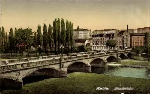 Ak Zeitz im Burgenlandkreis, Brücke, Flusslandschaft, sanierte Gebäude, Bäume