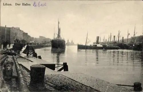 Ak Liepaja Libau Lettland, Der Hafen, Wasser, Schiffe,  Atmosphäre