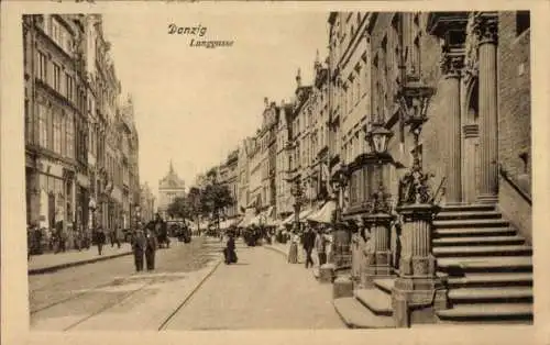 Ak Gdańsk Danzig, Langgasse,  Architektur, Menschen auf der Straße, Schwarz-Weiß-Foto