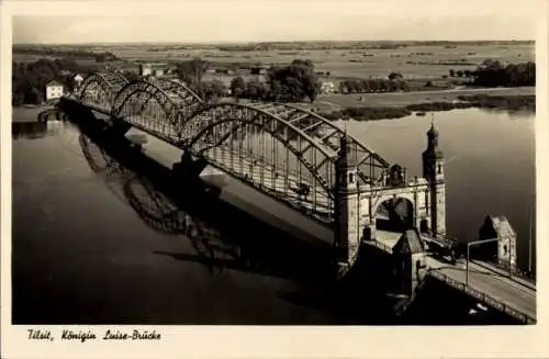 Ak Sowjetsk Tilsit Ostpreußen, Königin Luise-Brücke, Flusslandschaft, Schwarz-Weiß-Foto