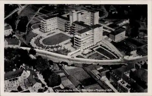 Ak Tübingen am Neckar, Chirurgische Klinik  Luftaufnahme, moderne Architektur, Gartenanlage