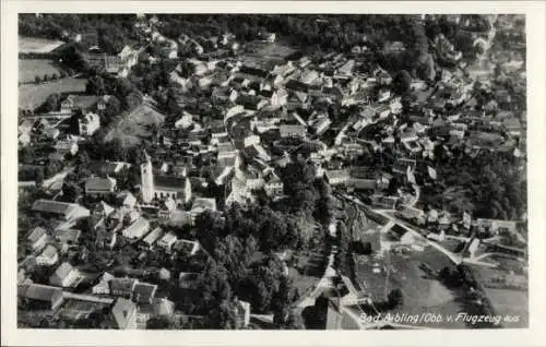 Ak Bad Aibling in Oberbayern, Luftaufnahme von  viele Häuser, Kirche, ländliche Umgebung