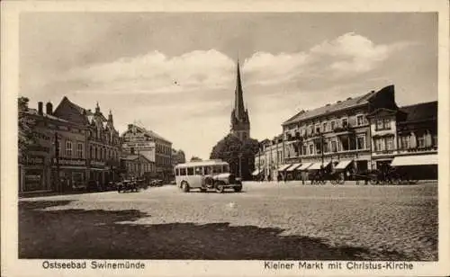 Ak Świnoujście Swinemünde Pommern, Kleiner Markt mit Christuskirche