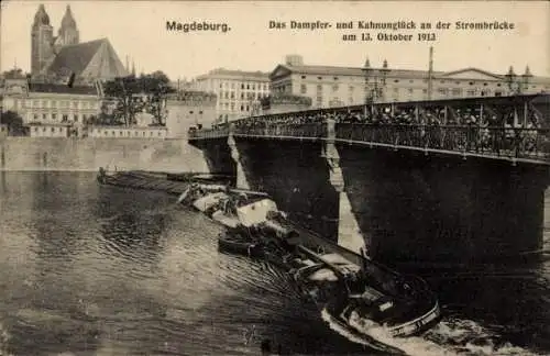 Ak Magdeburg an der Elbe, Dampfer- und Kahnunglück, Strombrücke, 1913