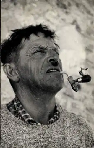 Ak Mann mit Pfeife, Portrait