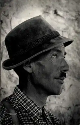 Ak Mann in Tracht, Portrait, Seitenansicht